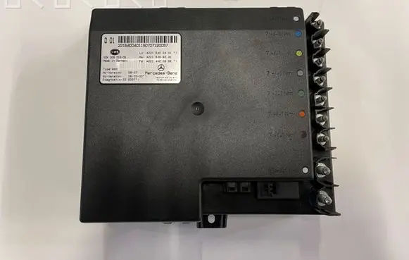 Mercedes-Benz S W221 Battery control module A2215400401