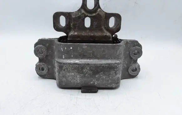 Volkswagen PASSAT B6 Engine mount bracket 3C0199555