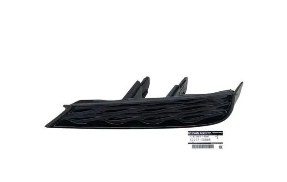 Infiniti Q30 Front bumper upper radiator grill