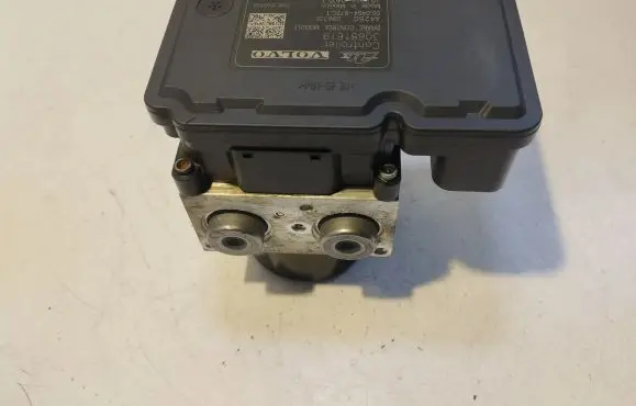 Volvo XC60 ABS Pump 30681619 8G9N2C405AC