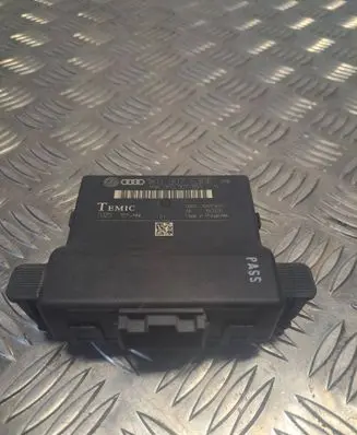 Volkswagen PASSAT B7 Gateway control module 1K0907530E 1K0907951