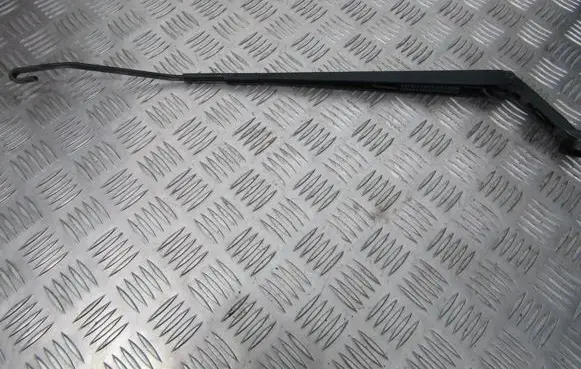 Toyota Avensis T250 Front wiper blade arm