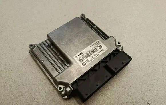 BMW 1 E81 E87 Engine control unit/module 0281016106 8506434 030303048