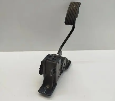 Mitsubishi Pajero Accelerator throttle pedal APM30015
