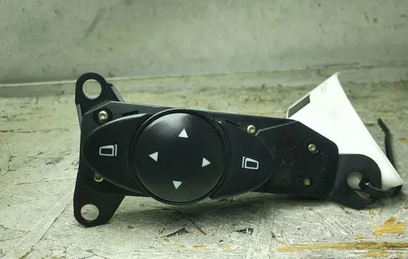 Mercedes-Benz E W211 Wing mirror switch 2118202110