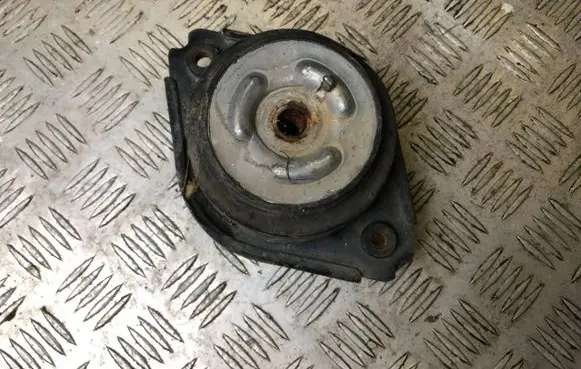 Mercedes-Benz R W251 Engine mount bracket A2512402717
