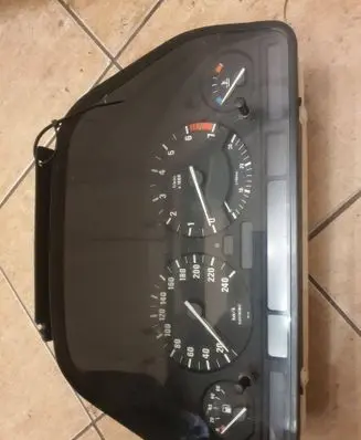 Speedometer (instrument cluster)