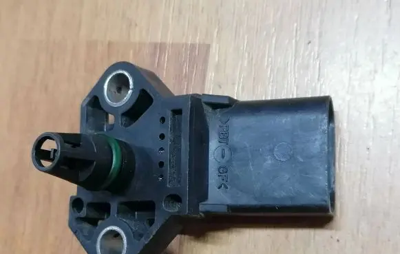 Volkswagen Touareg I Air pressure sensor 038906051C 0281002401 03G906051M