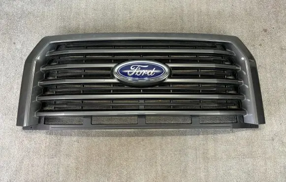 Ford F150 Front bumper upper radiator grill GL3J-8200-BAW G085