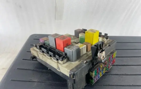Ford Escort Fuse module 97AG14A073EC