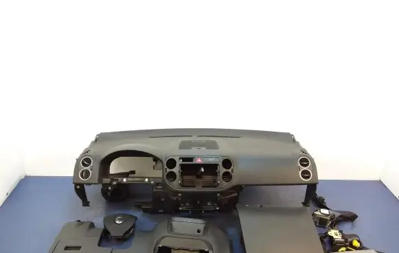 Volkswagen Golf V Dashboard
