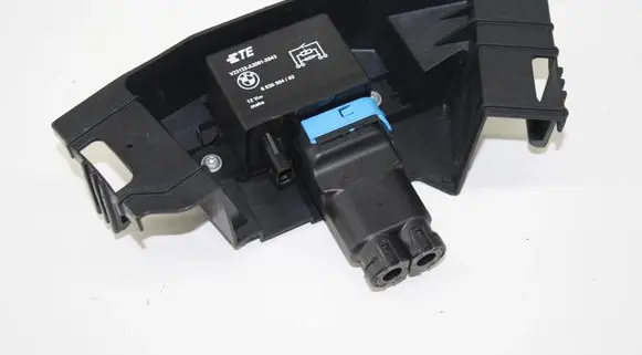 BMW XM Coolant fan relay 6836511