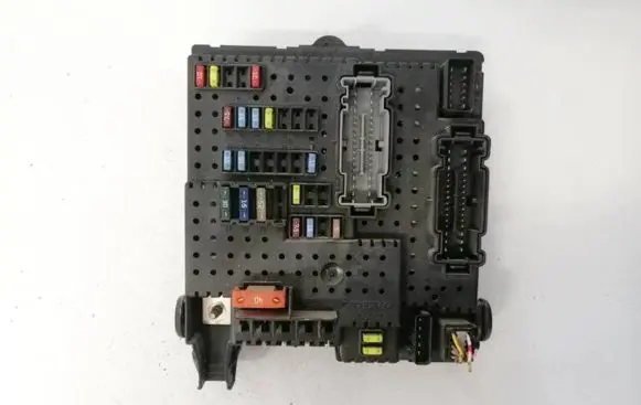 Volvo V70 Fuse box set 28017881 28017881REM