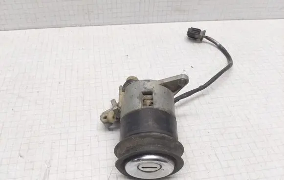 Audi A6 S6 C4 4A Tailgate exterior lock A586205