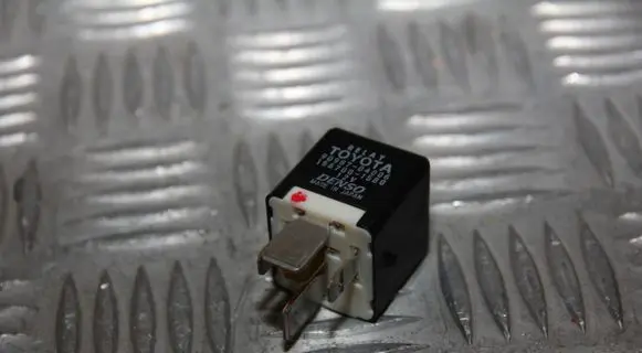 Toyota Land Cruiser (J120) Other relay 9098704006 1567002470