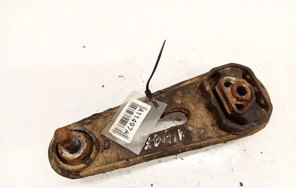 Nissan Primera Engine mounting bracket
