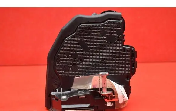 Toyota Verso-S Rear door lock