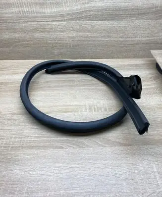 Citroen Xsara Front door rubber seal 9023AN