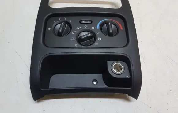 Jeep Cherokee Climate control/heater control trim 