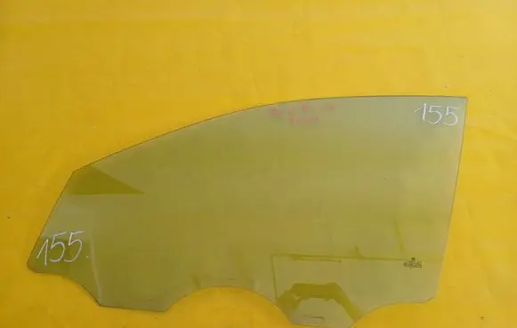 Volkswagen Polo IV 9N3 Front door window glass four-door