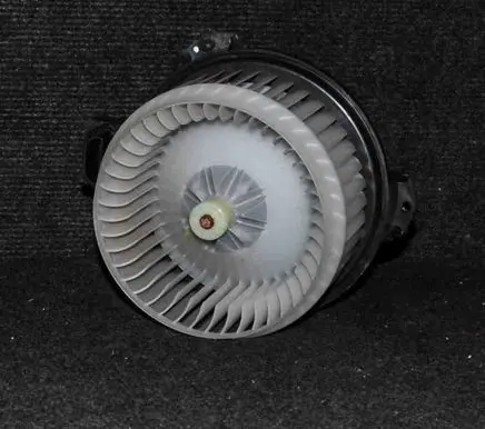 Suzuki Swift I Heater fan/blower AV2727000301