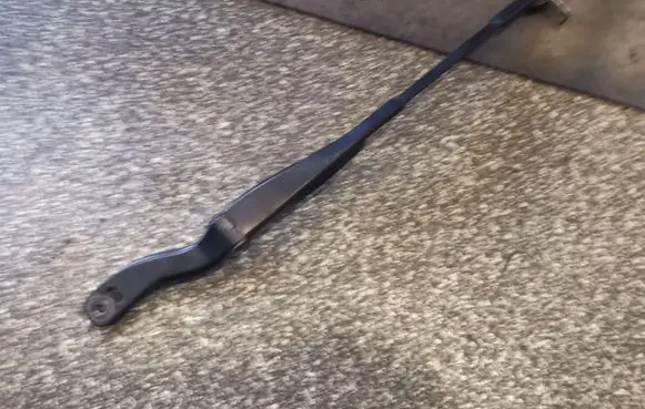 Mercedes-Benz E W211 Front wiper blade arm
