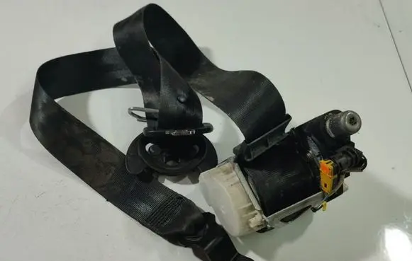 Volkswagen Cross Polo Front seatbelt 6R4857706