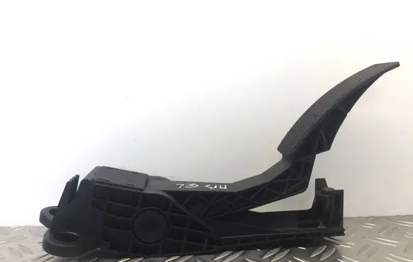 Mercedes-Benz GL X164 Accelerator throttle pedal A1643000004 1643000004
