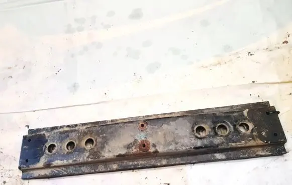 Volkswagen Touran I Engine mounting bracket