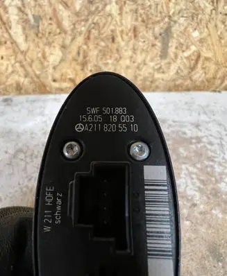 Mercedes-Benz E W211 Tailgate opening switch A2118205510 1560518Q03 SWF501883