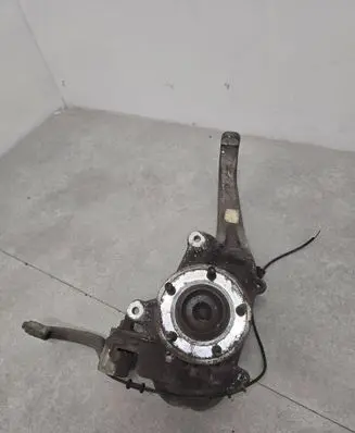 Front wheel hub
