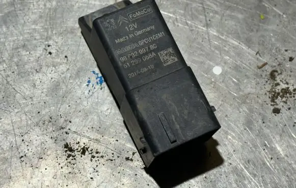 Citroen C4 Cactus Glow plug pre-heat relay 9803299780