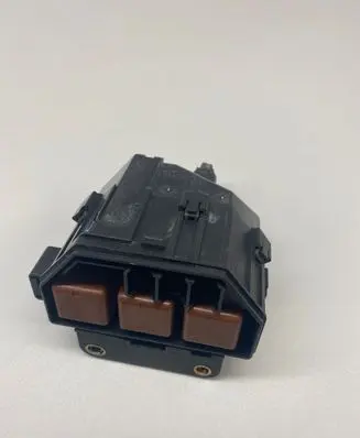 Toyota Land Cruiser (J120) Relay mounting block 