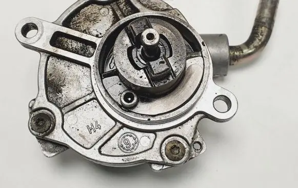Mercedes-Benz ML W163 Vacuum pump A6112300065