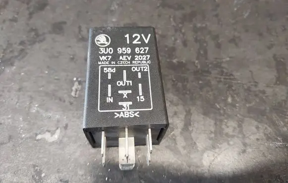 Skoda Superb B5 (3U) Other relay 3U0959627 445