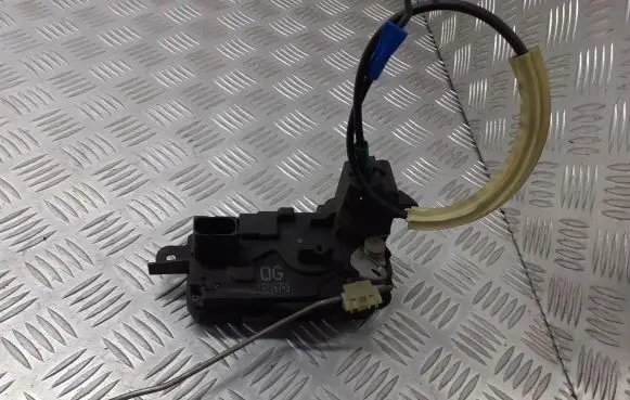 Opel Zafira B Front door lock 13210749QG