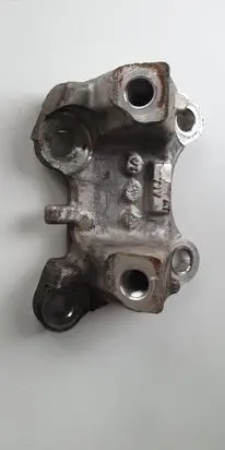 Honda CR-V Engine mount bracket