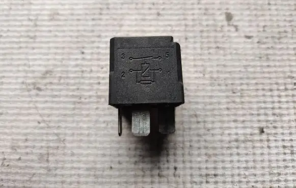 Audi A4 S4 B5 8D Other relay 4RA00779101