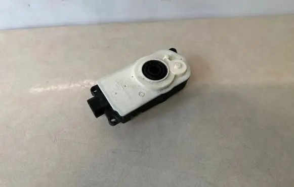 BMW 4 G22 G23 G24 G26 Radiator active air flap actuator 9881645
