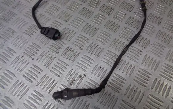 Volkswagen PASSAT B6 Lambda probe sensor 06F906262AA