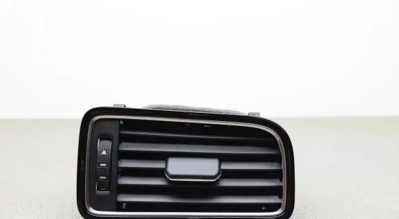 Volkswagen Jetta VI Dashboard air vent grill cover trim 5C6819704B
