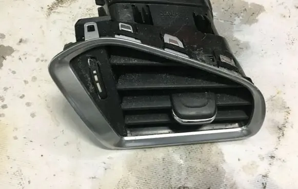 Citroen DS4 Dashboard side air vent grill/cover trim 9676606977