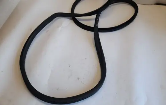 BMW X6 E71 Rear door rubber seal (on body) 7234932