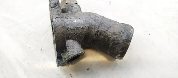 Volkswagen PASSAT B5 Engine coolant pipe/hose 034121133h
