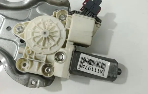 Toyota Avensis T250 Front door window regulator motor 994024