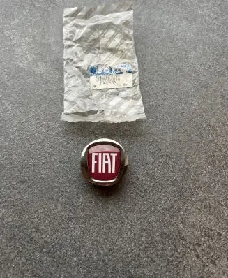 Fiat 124 Spider Original wheel cap 0735448759
