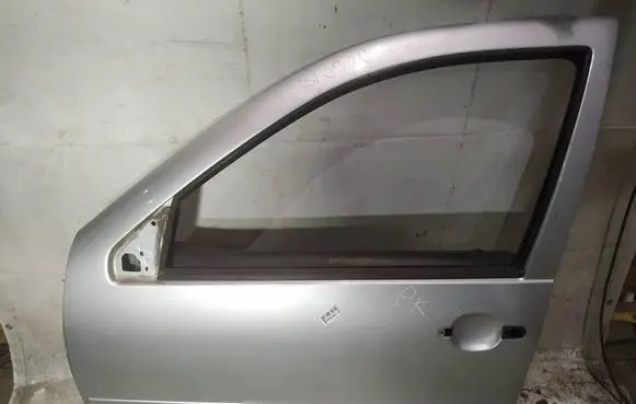 Volkswagen Bora Front door pilkos