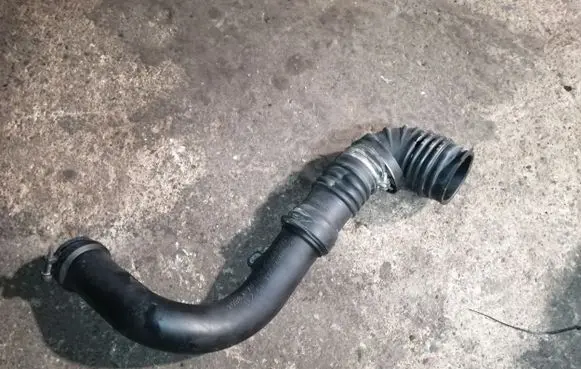 Mazda 6 Air intake hose/pipe R2AA13231 R2AA1376X