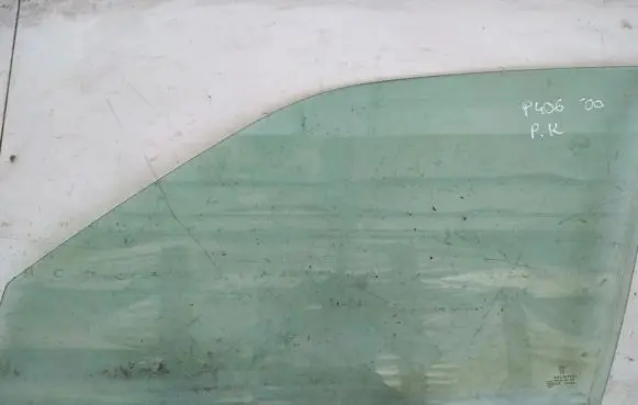 Peugeot 406 Front door window glass four-door