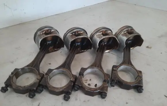 Volkswagen Golf IV Piston 07614724